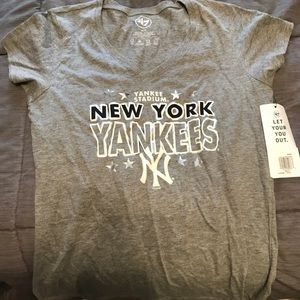 NWT Women’s Yankee t-shirt Size Medium